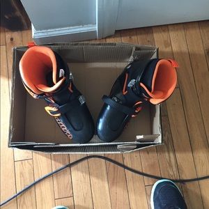 Boys adjustable ice skates